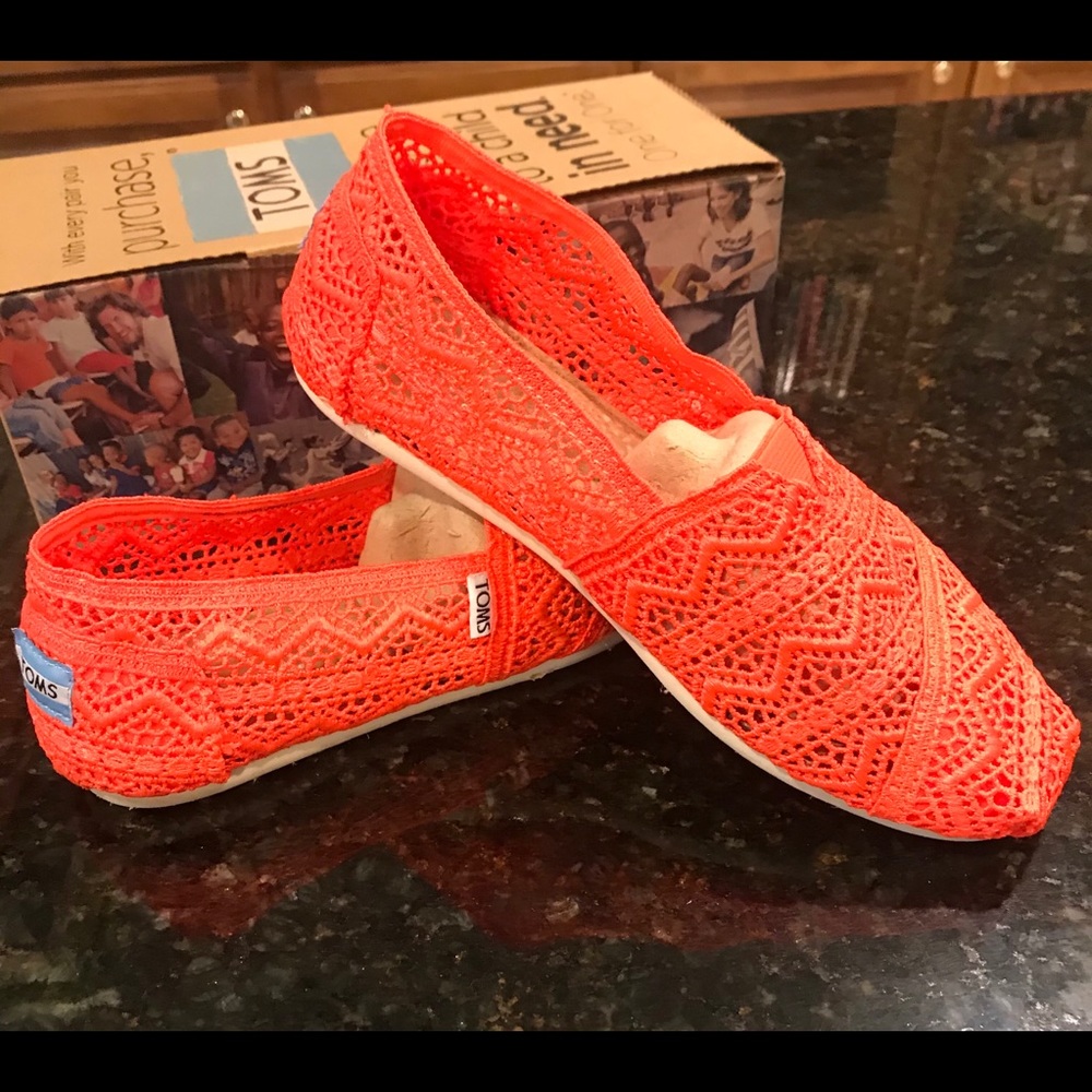 TOMS Coral Crochet sz 9 Women’s